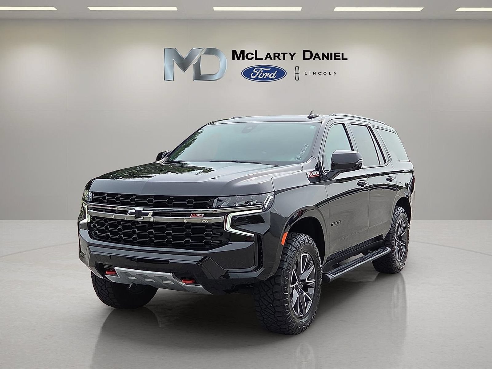Used 2021 Chevrolet Tahoe Z71 w/ Z71 Signature Package AWD/4WD image 2