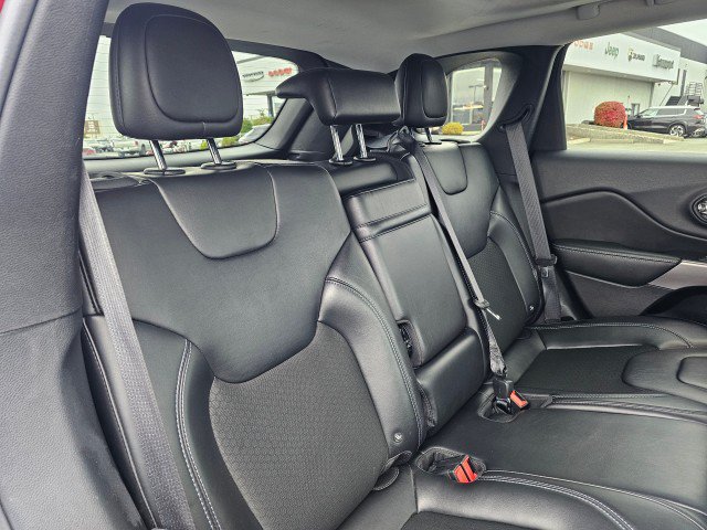 Used 2019 Jeep Cherokee Latitude Plus w/ Comfort/Convenience Group AWD/4WD image 14