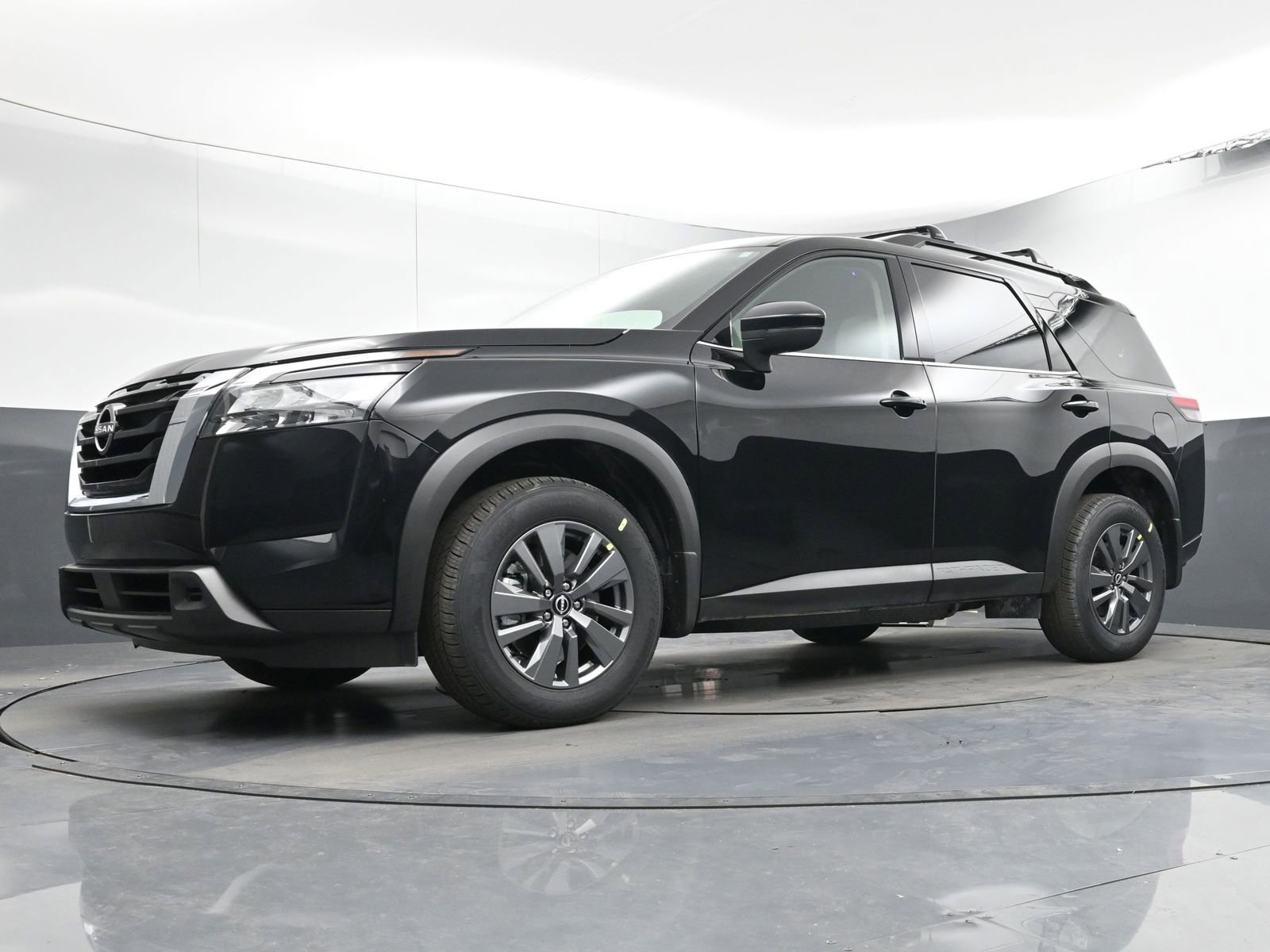 Used 2025 Nissan Pathfinder SV image 22