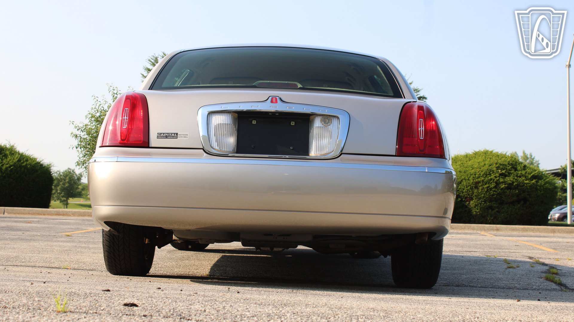Used 2002 Lincoln Town Car Executive RWD image 27