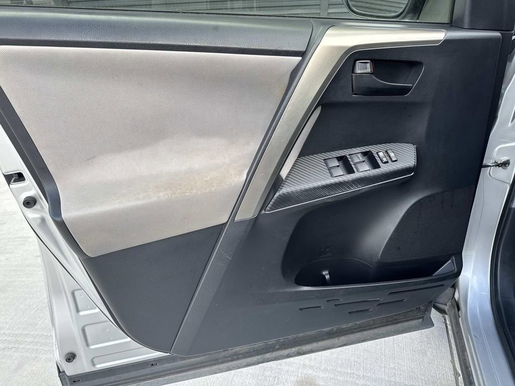 Used 2014 Toyota RAV4 LE image 20