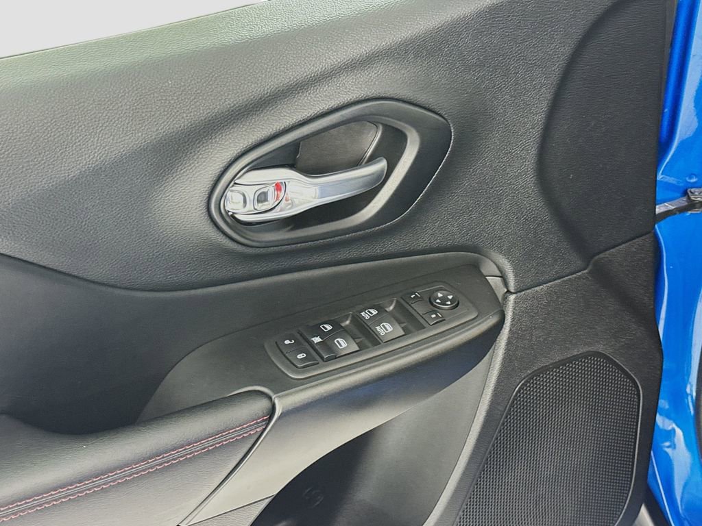 Used 2021 Jeep Cherokee Trailhawk w/ Trailer Tow Group AWD/4WD image 19