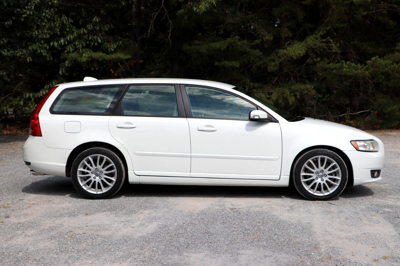 Used 2011 Volvo V50 T5 image 2