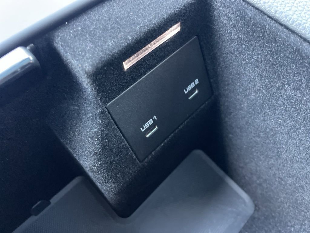 Certified 2023 Porsche Cayenne Platinum Edition image 33