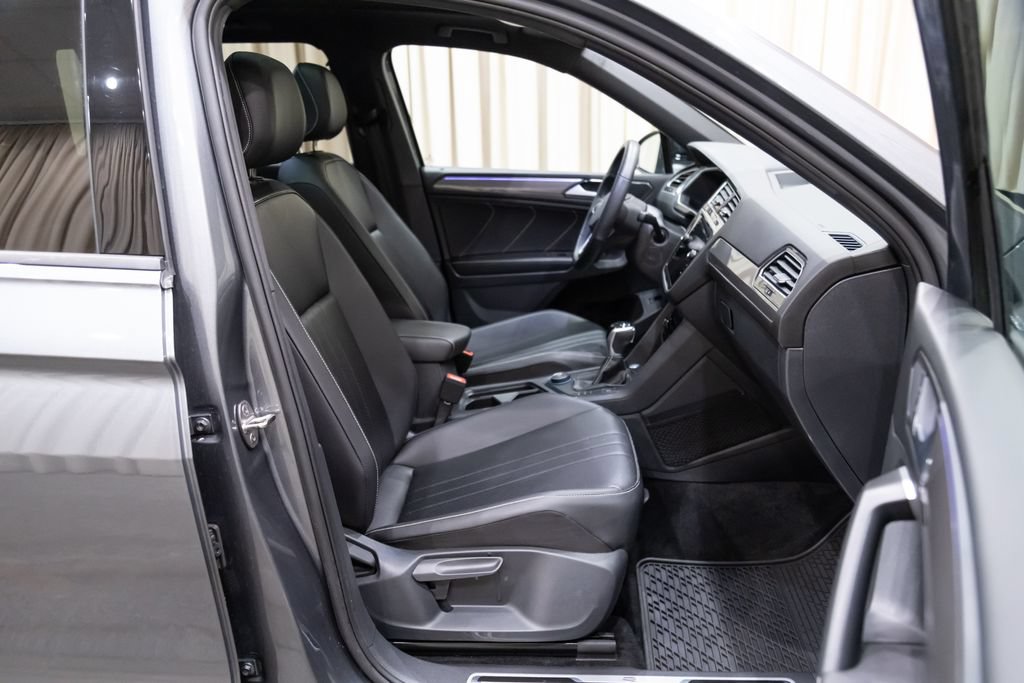 Certified 2024 Volkswagen Tiguan SE R-Line AWD/4WD image 11