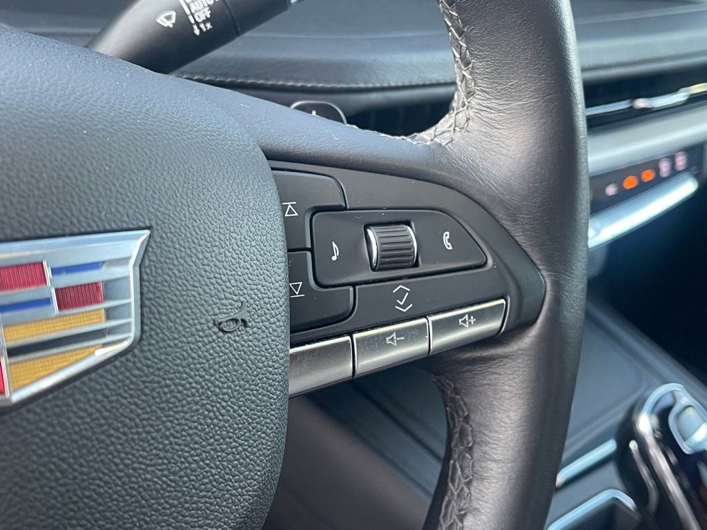 Used 2025 Cadillac XT4 Premium Luxury image 19