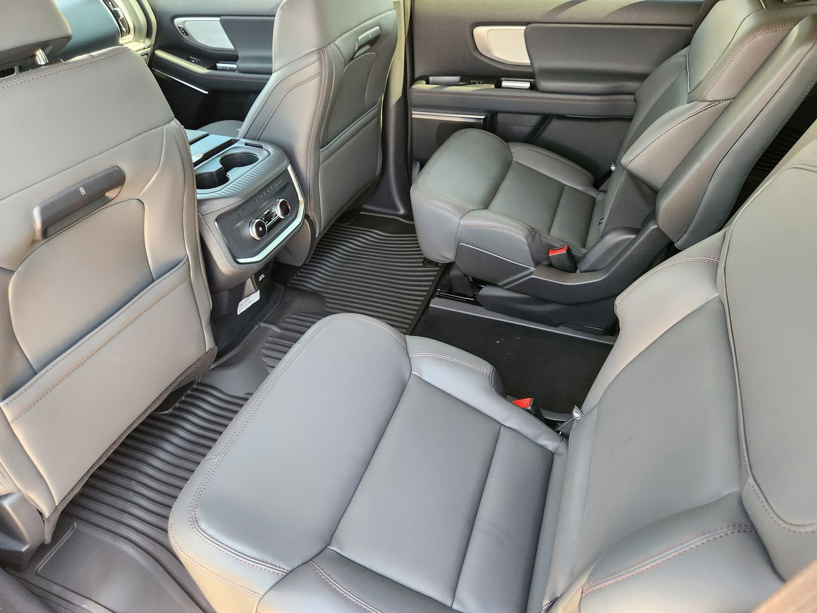 New 2025 Ford Expedition Active image 24