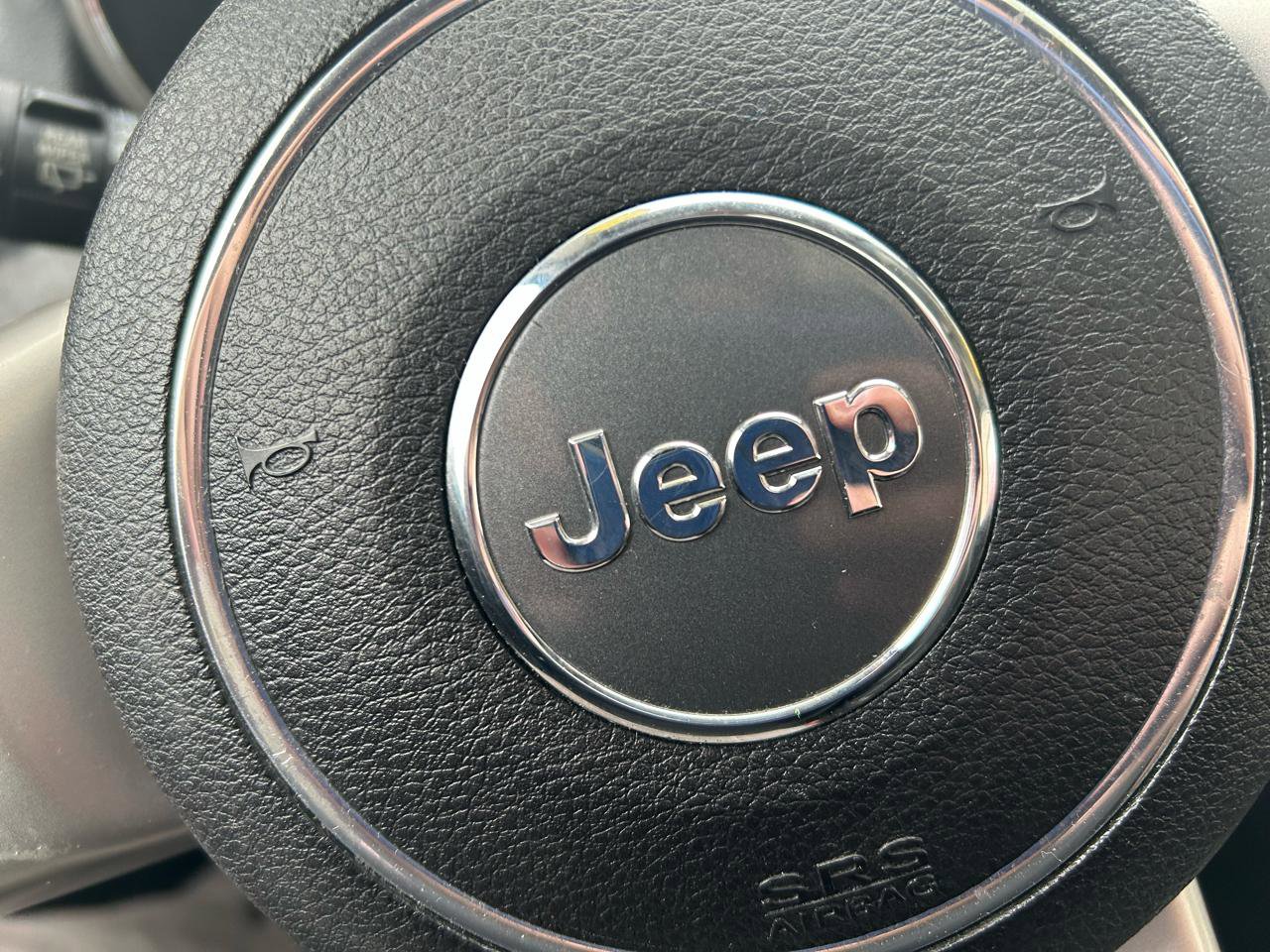 Used 2011 Jeep Grand Cherokee Laredo w/ Security & Convenience Group image 21