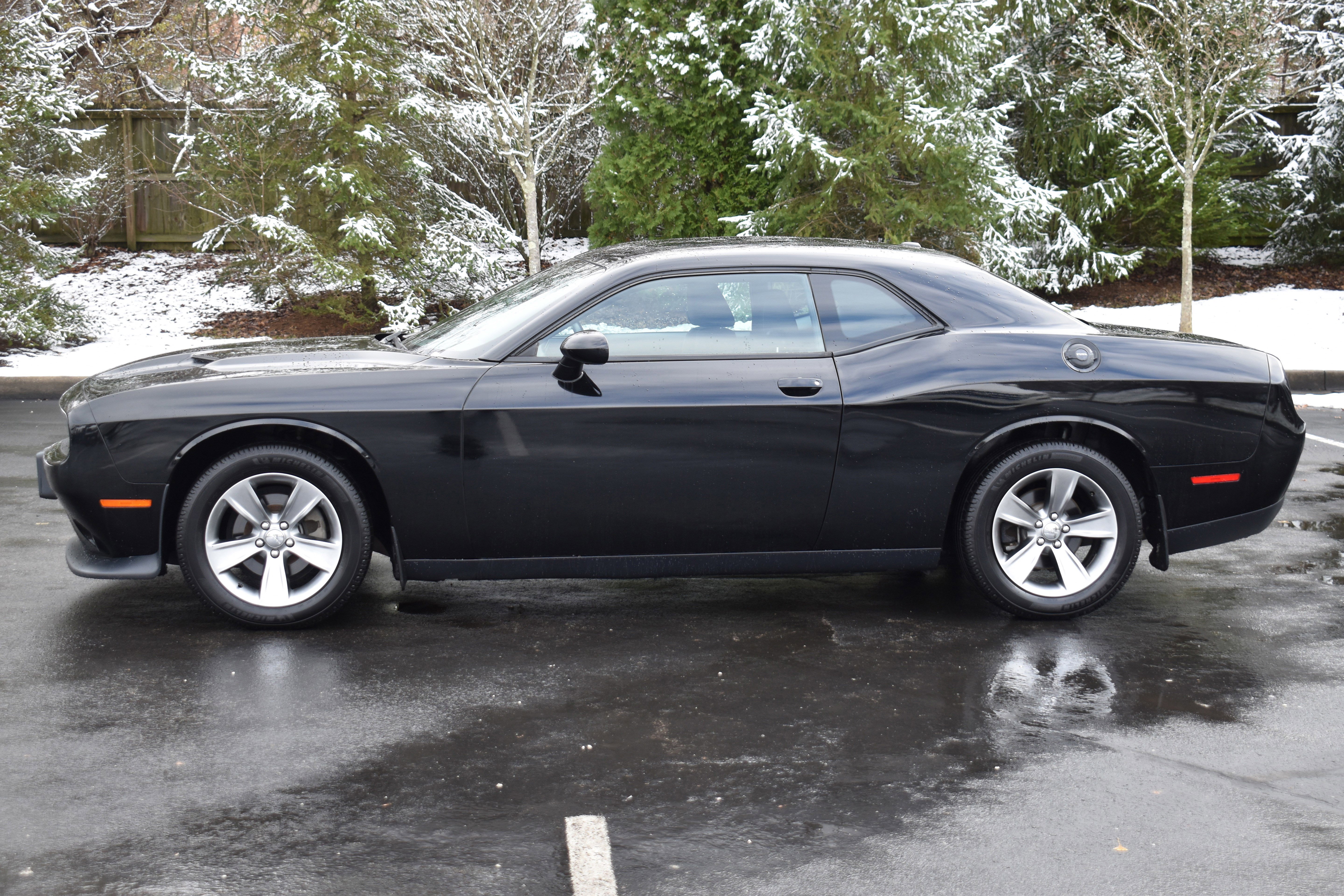 Used 2015 Dodge Challenger SXT image 26