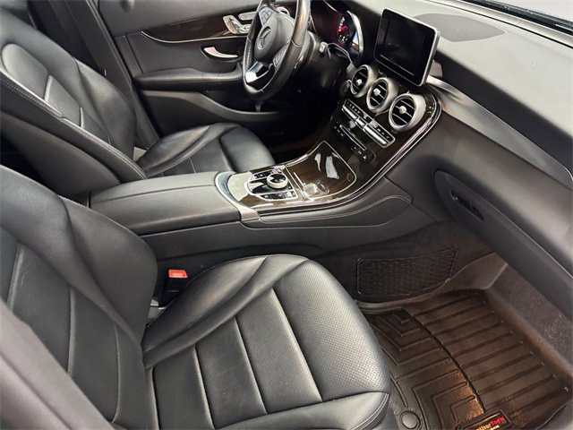 Used 2017 Mercedes-Benz GLC 300 4MATIC image 4