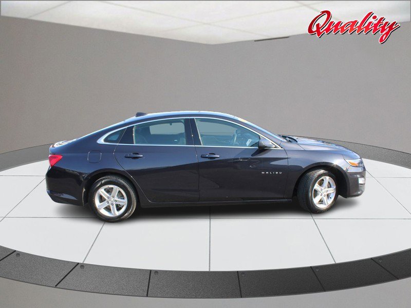 Used 2023 Chevrolet Malibu LT image 2