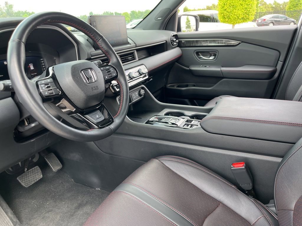 Used 2025 Honda Pilot Black Edition image 19