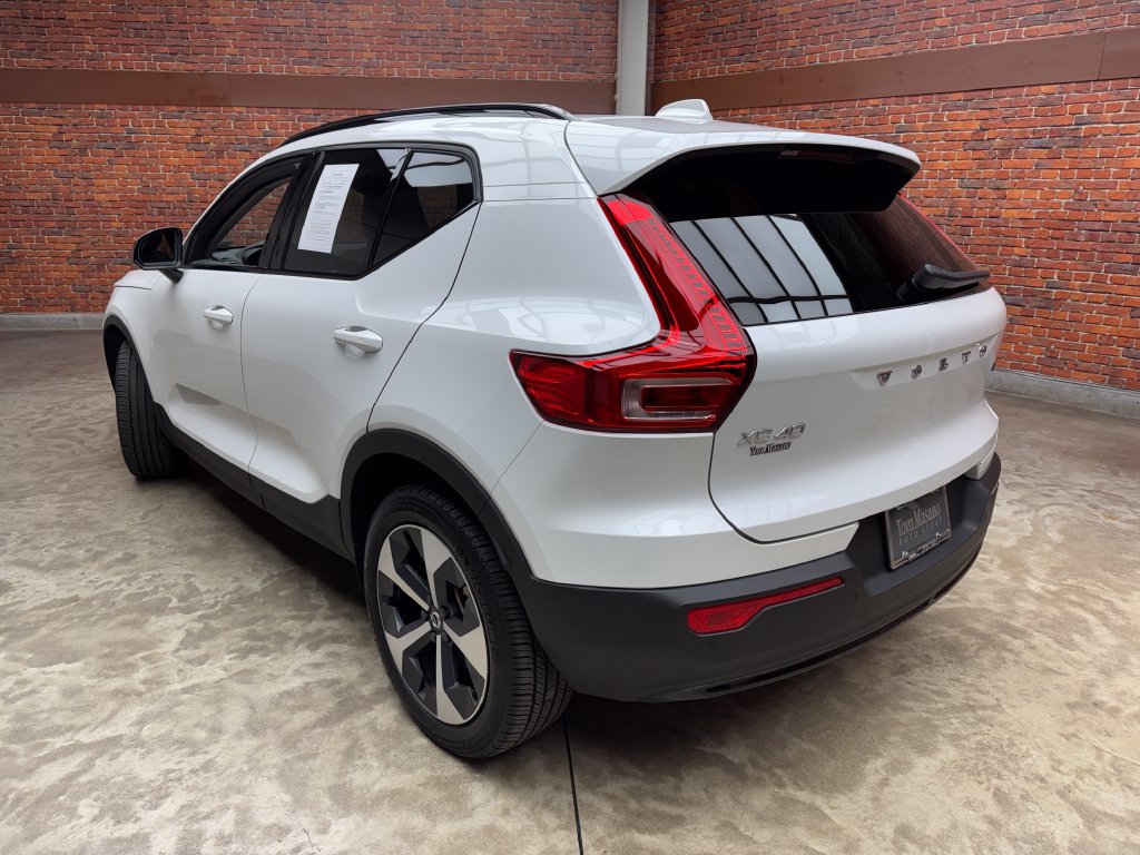 Used 2026 Volvo XC40 B5 Plus AWD/4WD image 2