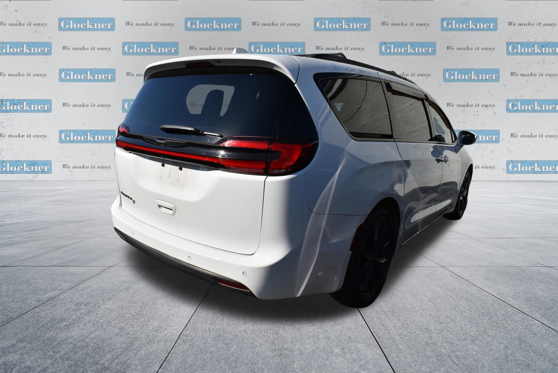 Used 2021 Chrysler Pacifica Touring-L w/ S Appearance Package FWD image 16