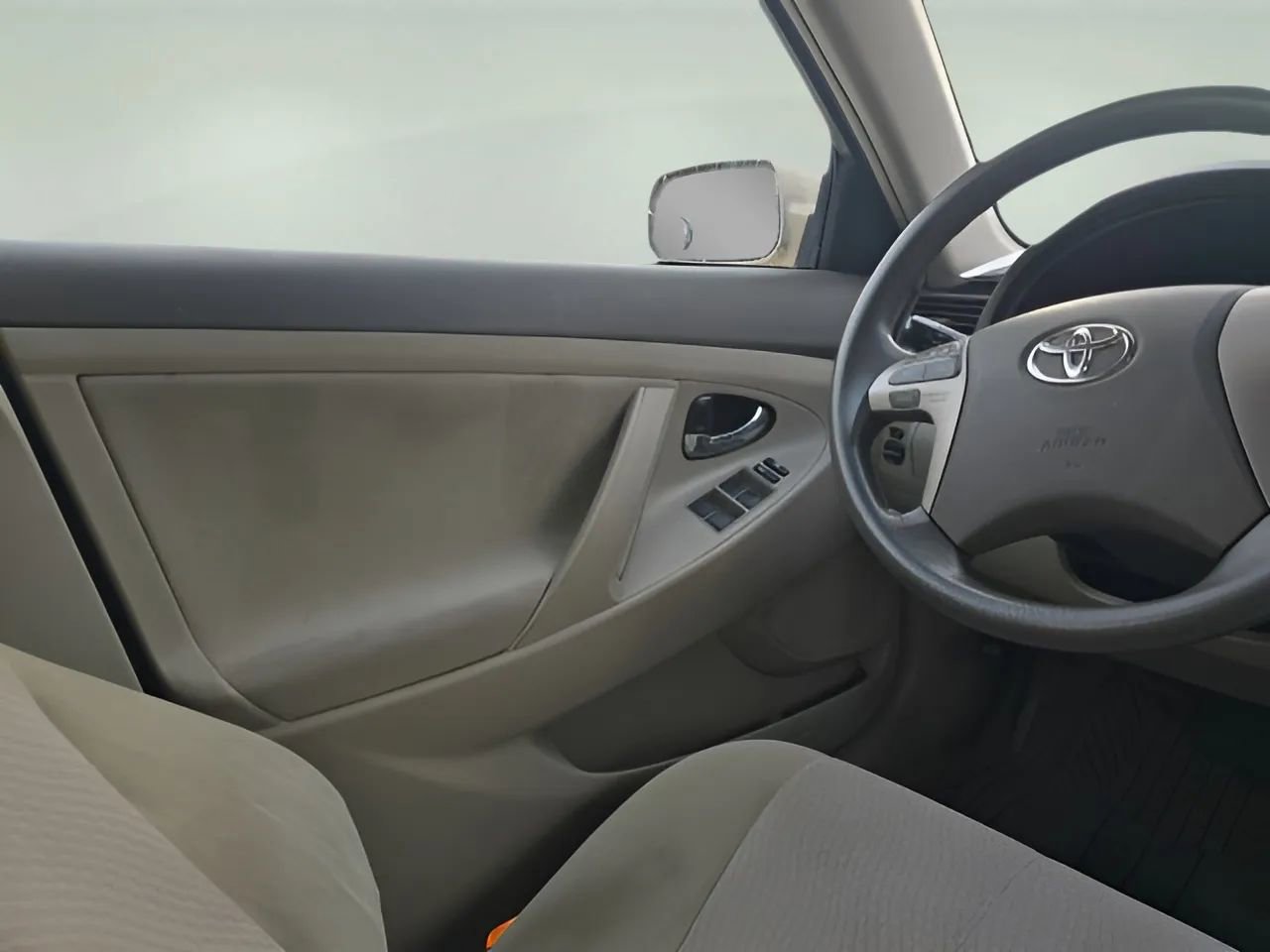 Used 2010 Toyota Camry LE image 14