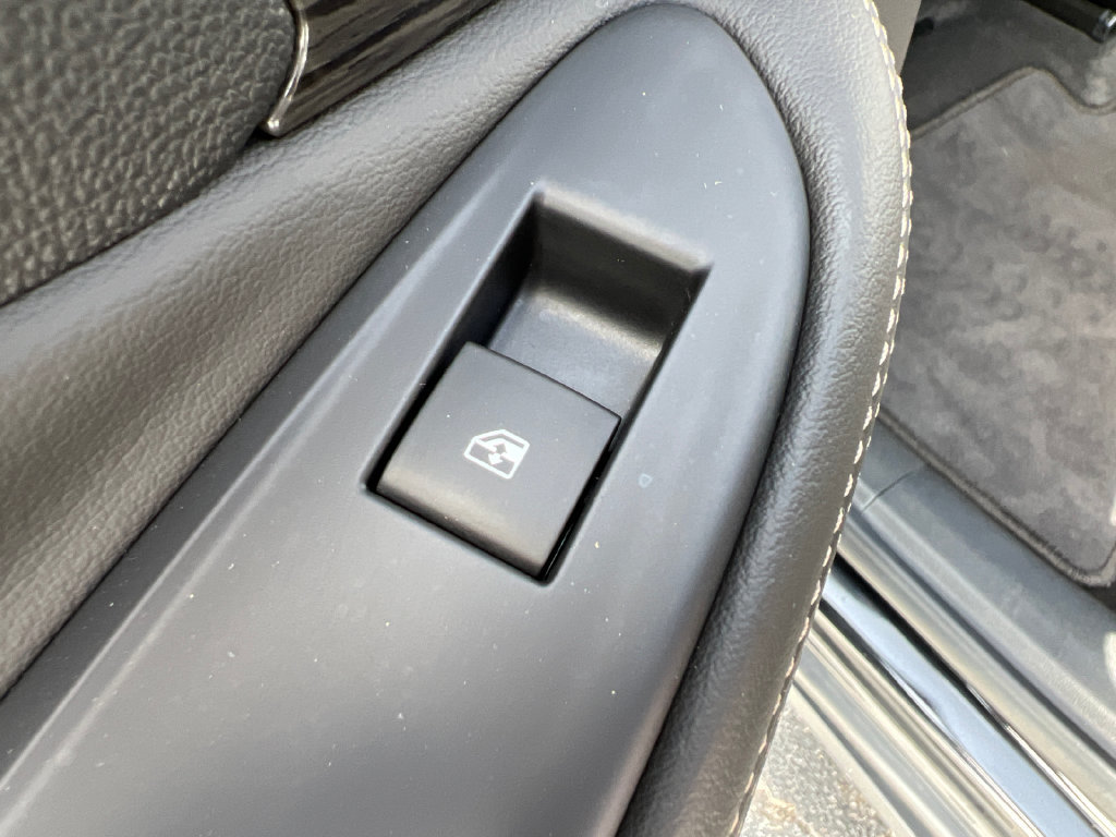 Used 2018 Buick Envision Essence AWD/4WD image 13