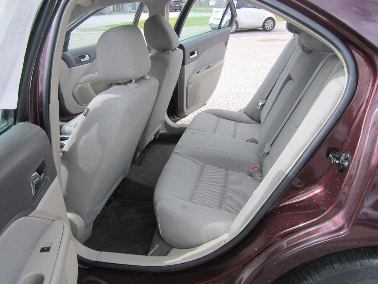 Used 2012 Ford Fusion S image 9