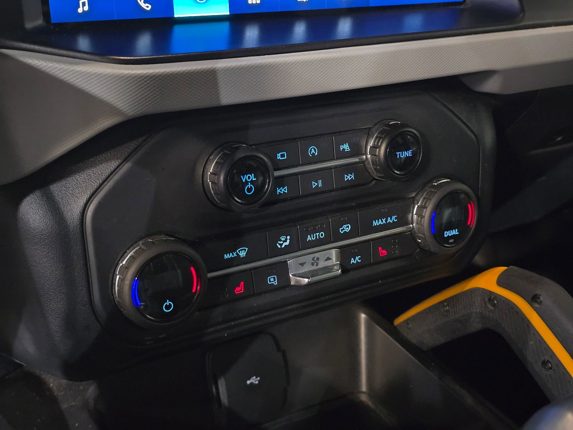 Used 2021 Ford Bronco Badlands image 28