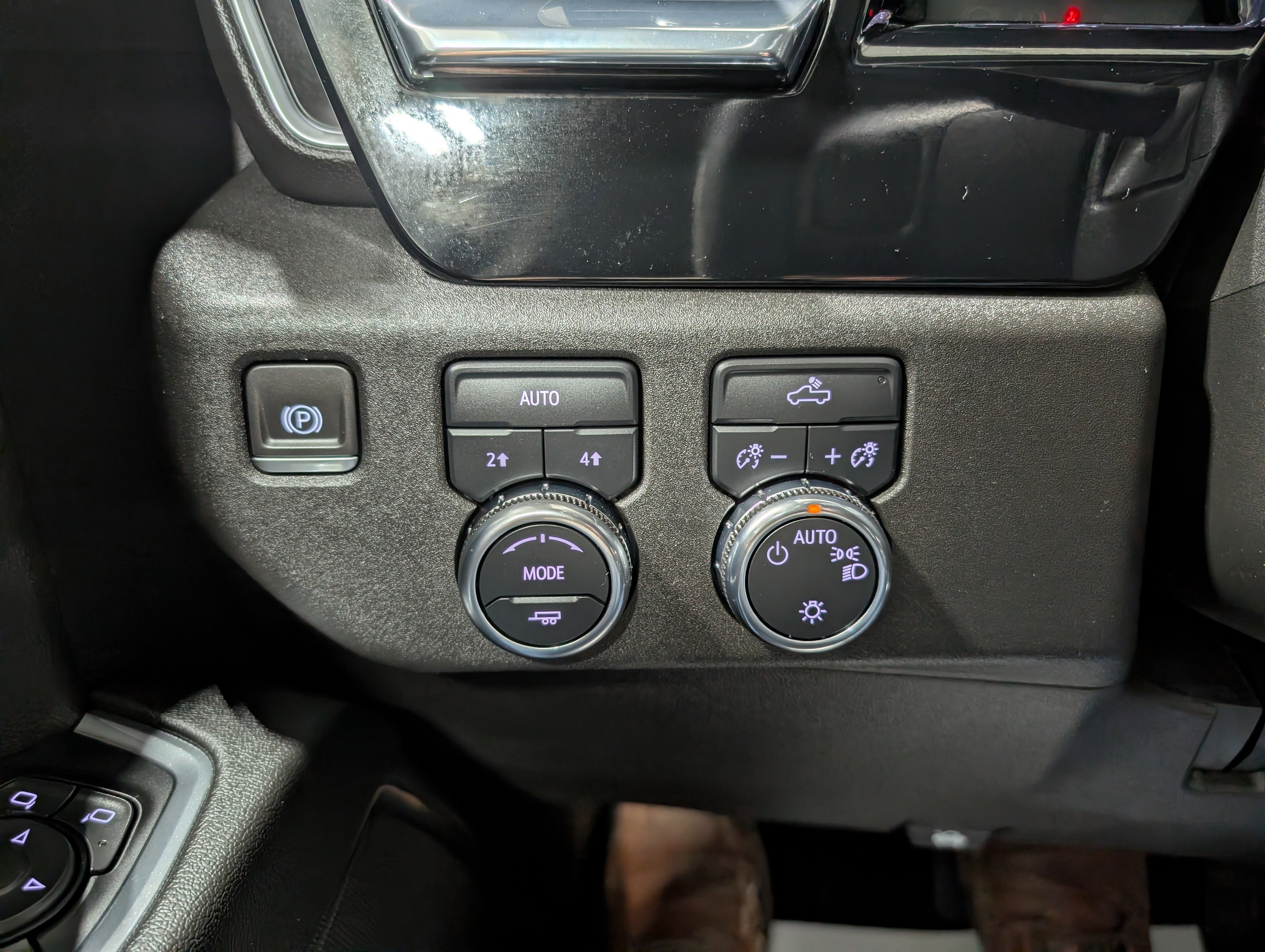 Used 2024 GMC Sierra 1500 SLE w/ Preferred Package image 24