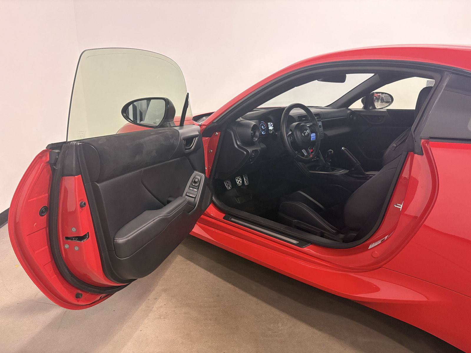 Used 2022 Toyota GR86 Premium w/ ALL Weather Mat Package (TMS) RWD image 11