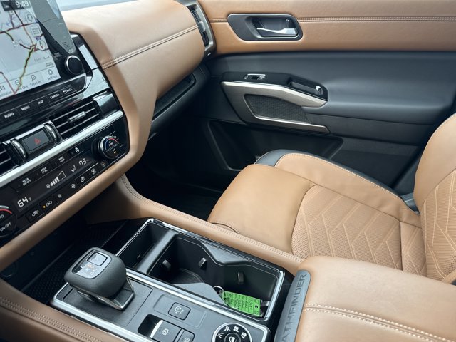 Certified 2025 Nissan Pathfinder Platinum AWD/4WD image 25