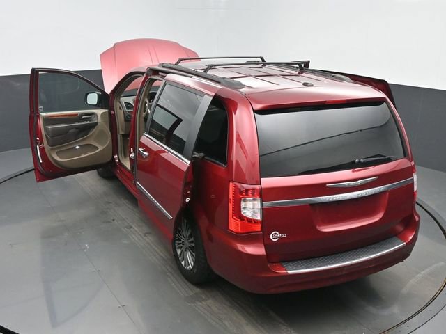 Used 2014 Chrysler Town & Country Touring-L w/ Driver Convenience Group image 64