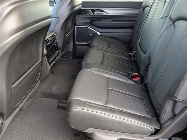New 2026 Jeep Grand Wagoneer Limited w/ 8-Passenger Seating Package AWD/4WD image 16