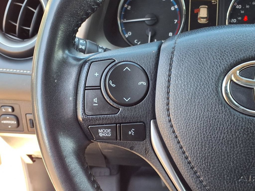 Used 2018 Toyota RAV4 Limited FWD image 31