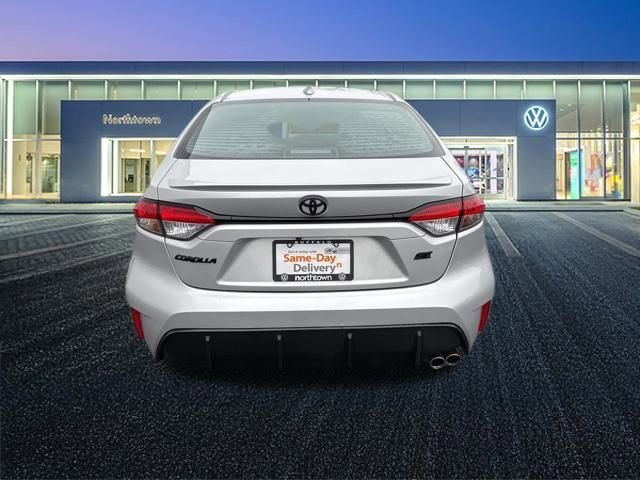 Used 2024 Toyota Corolla SE w/ SE Premium Package image 5