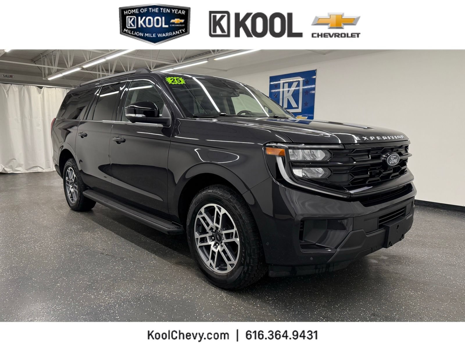 Used 2025 Ford Expedition Max Active AWD/4WD image 1