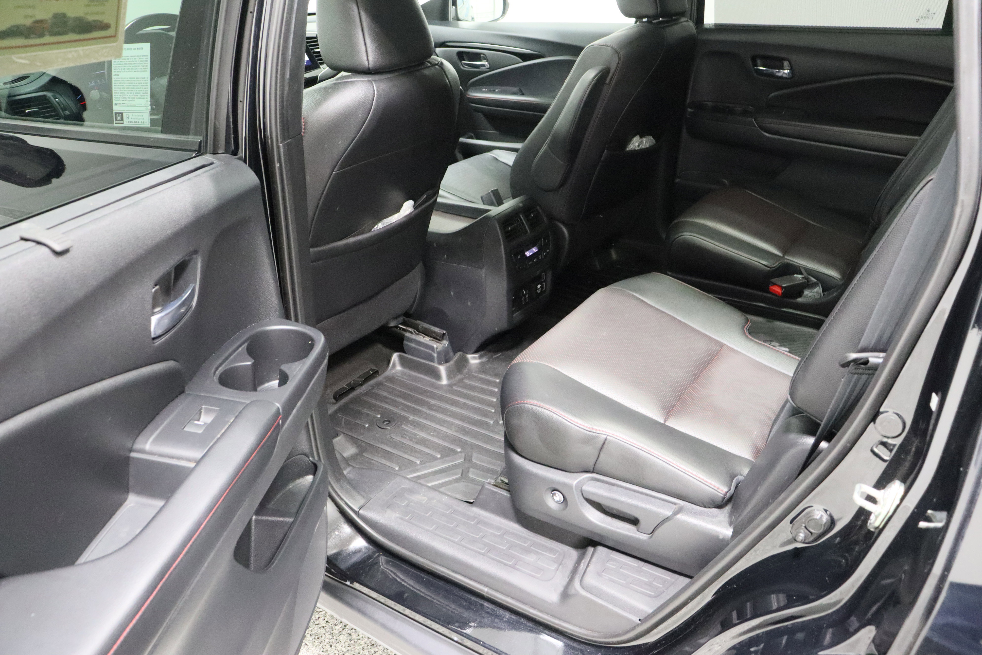 Used 2020 Honda Pilot Black Edition image 30