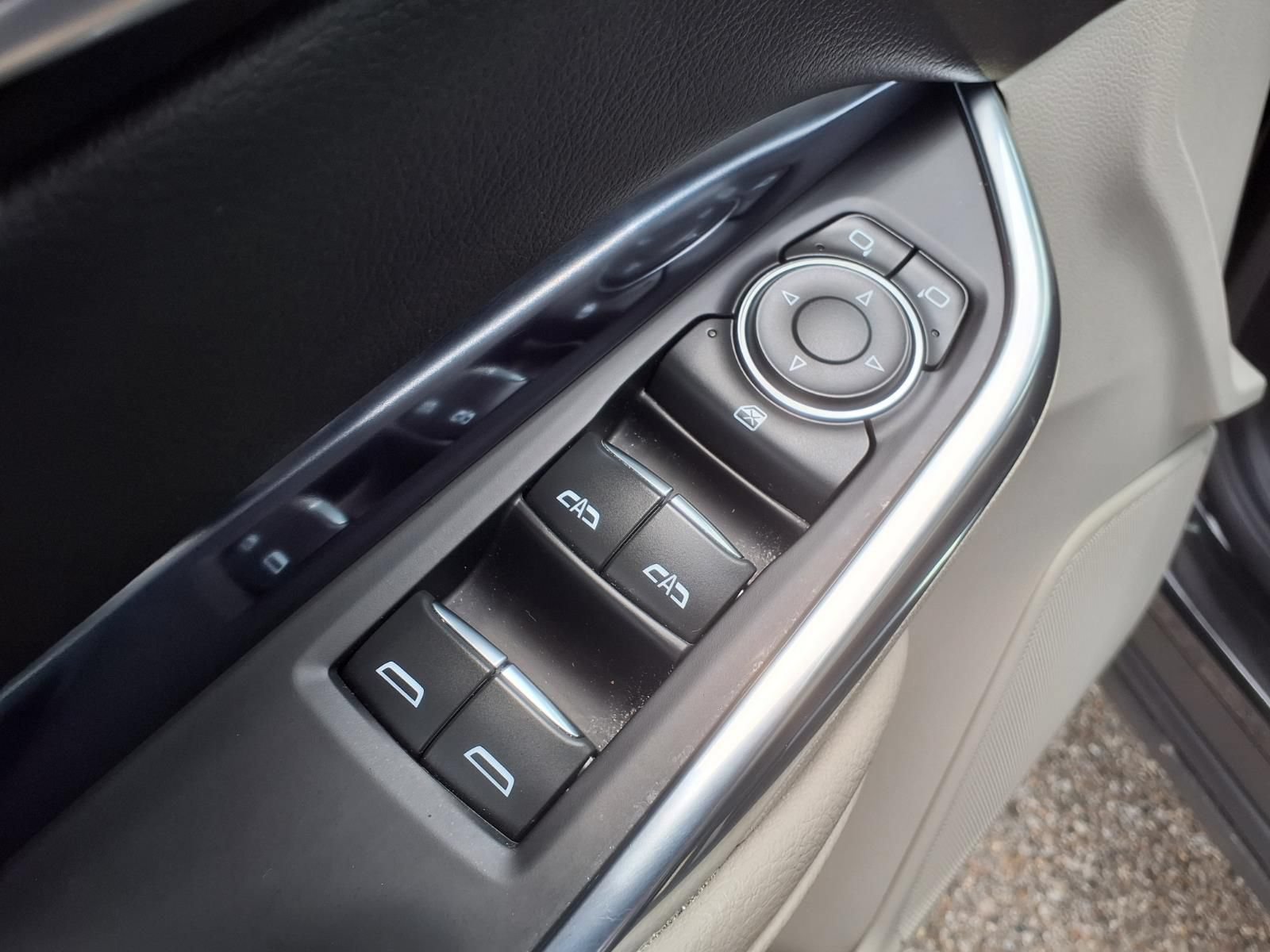 Used 2023 Cadillac XT4 Luxury w/ Cold Weather Package AWD/4WD image 15