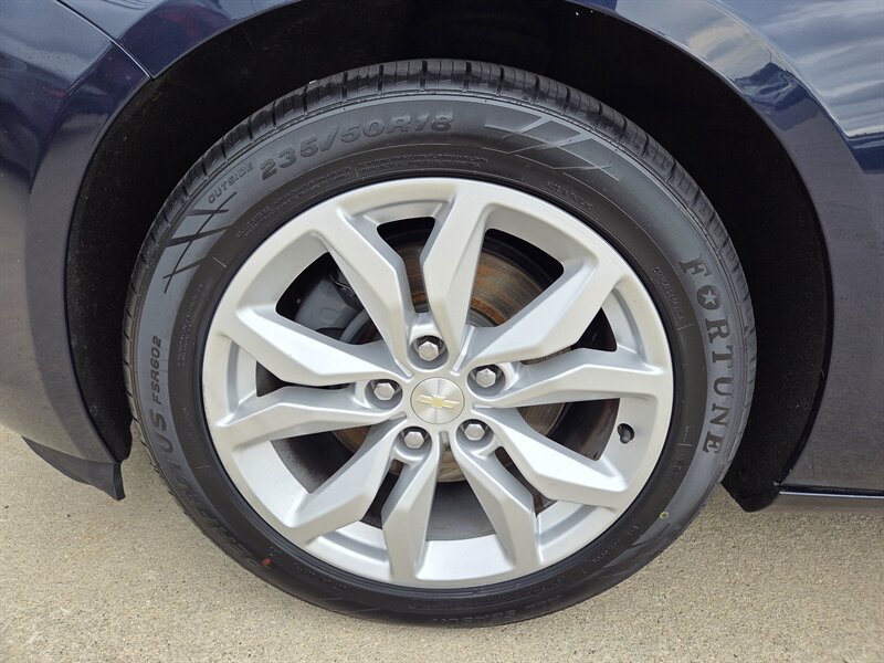 Used 2019 Chevrolet Impala LT FWD image 9
