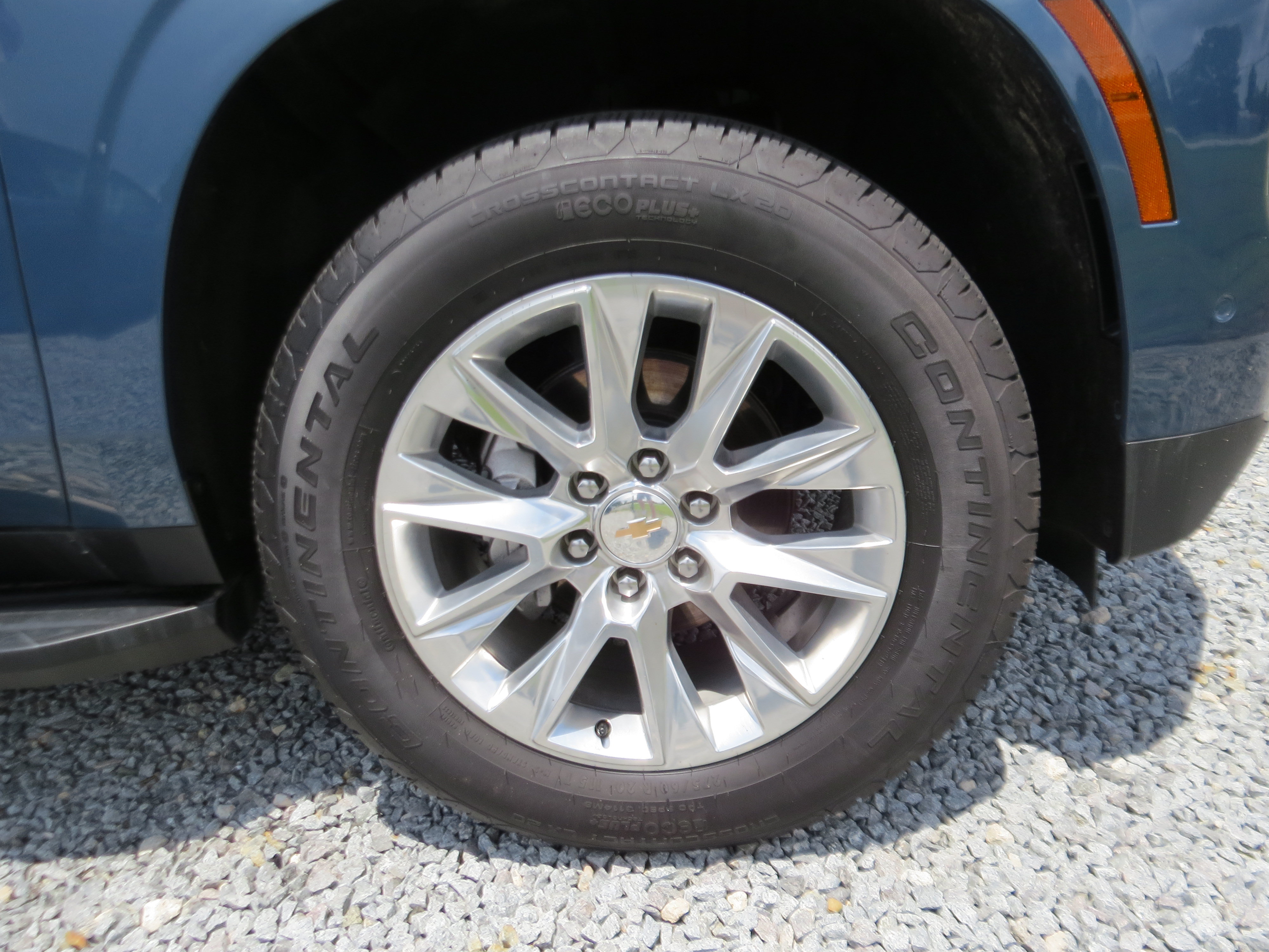 Used 2025 Chevrolet Suburban Premier AWD/4WD image 11