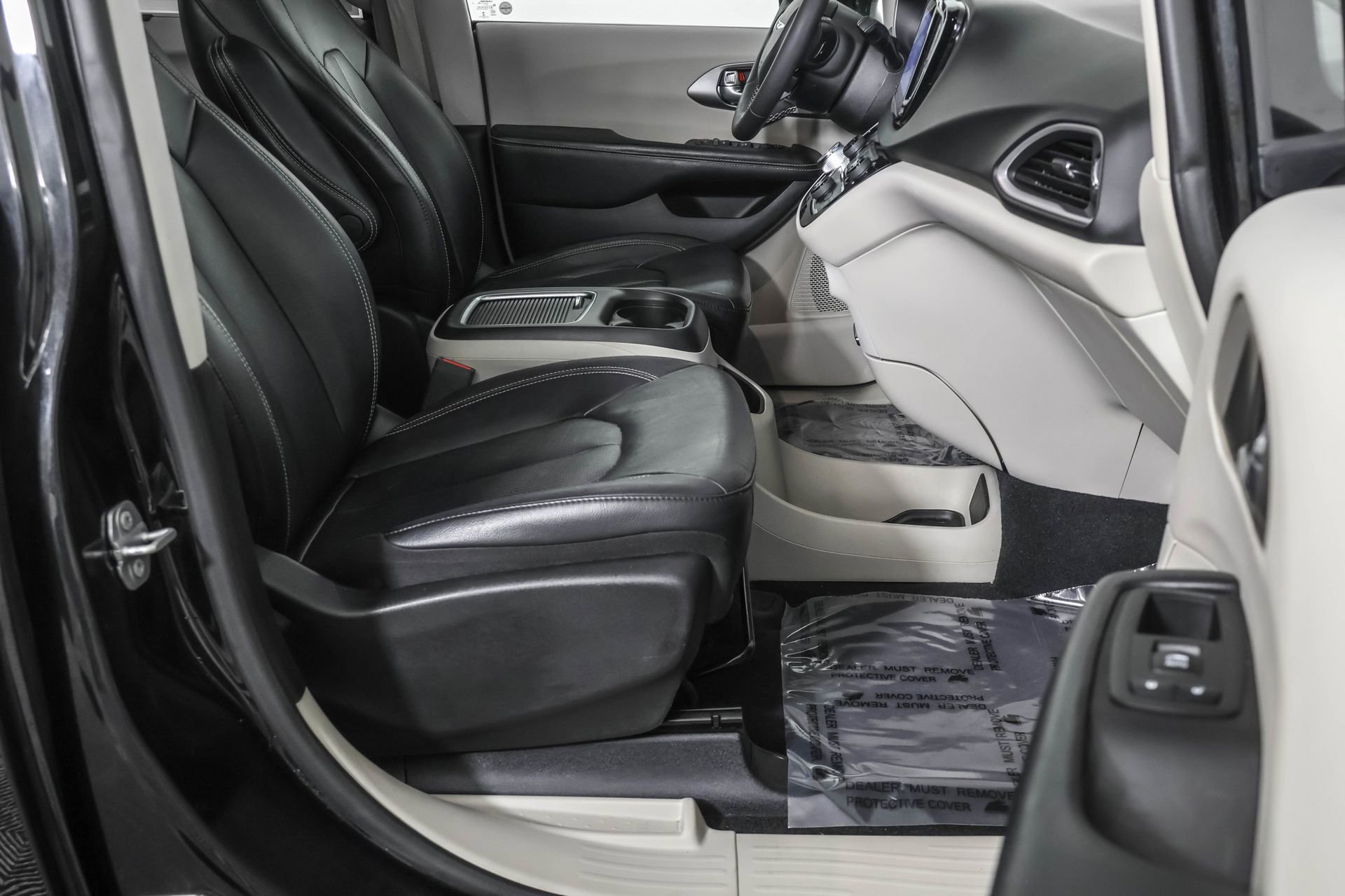 Used 2022 Chrysler Pacifica Touring-L image 43