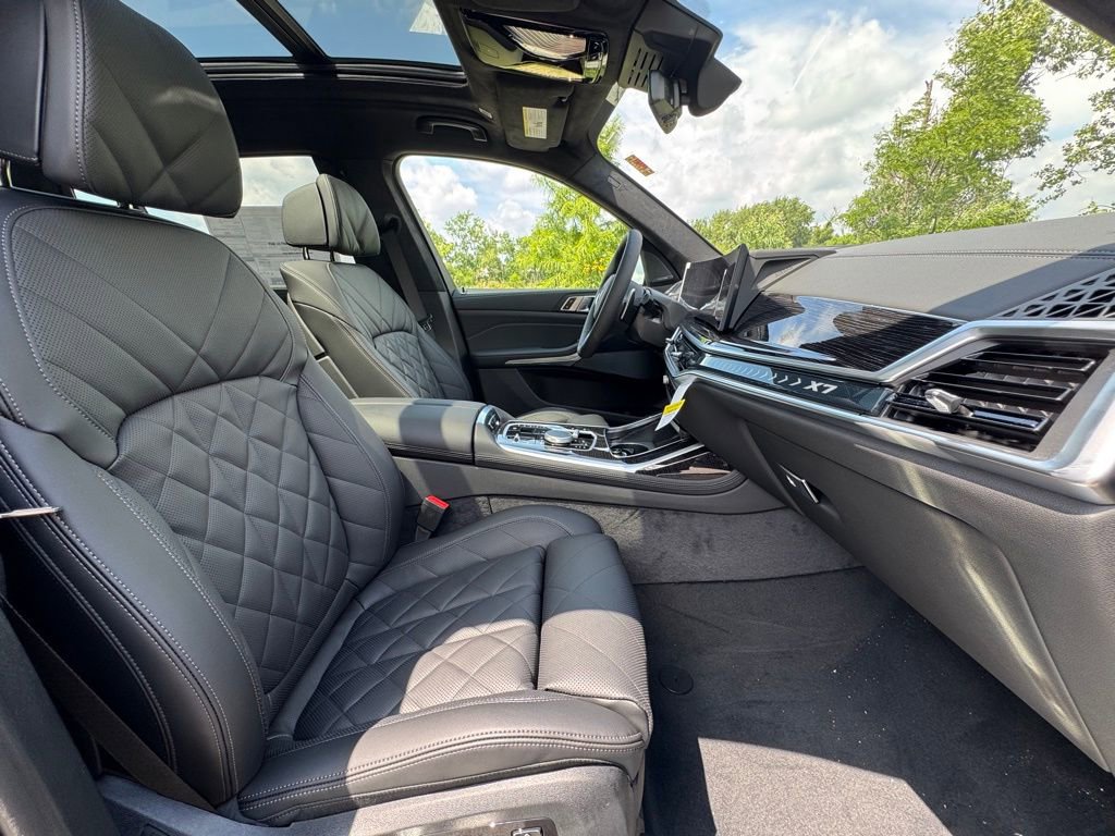 Used 2026 BMW X7 xDrive40i w/ M Sport Package image 29