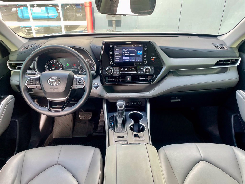 Used 2021 Toyota Highlander XLE AWD/4WD image 13