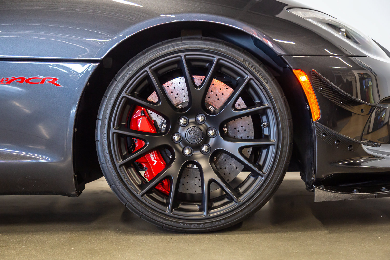 Used 2016 Dodge Viper ACR w/ Exterior Carbon Fiber Package RWD image 13