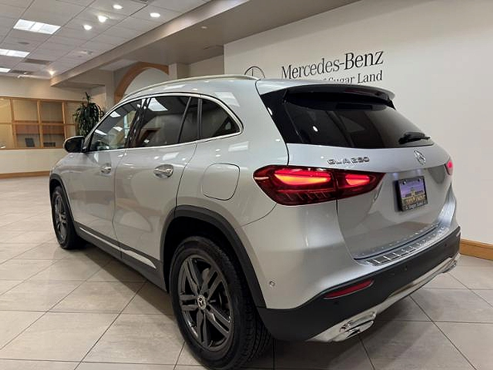 Used 2025 Mercedes-Benz GLA 250 image 3