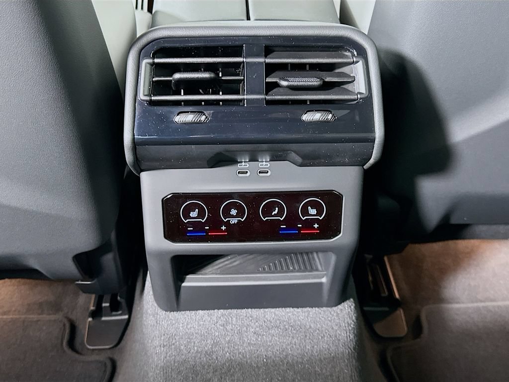 New 2027 BMW M5 Touring AWD/4WD image 18