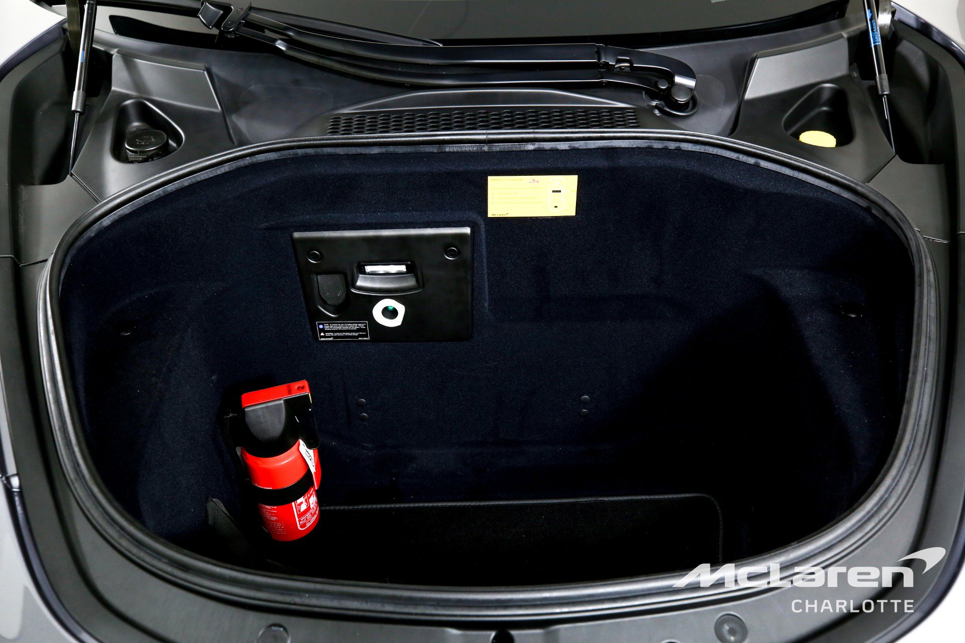 Used 2023 McLaren Artura image 17