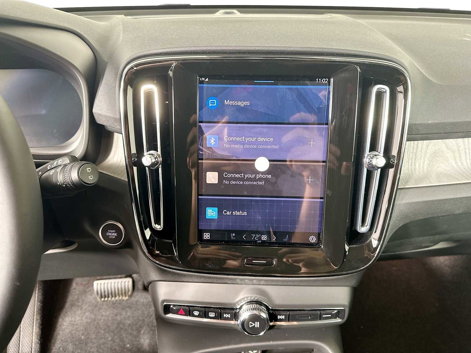 Used 2025 Volvo XC40 B5 Core w/ Climate Package image 13