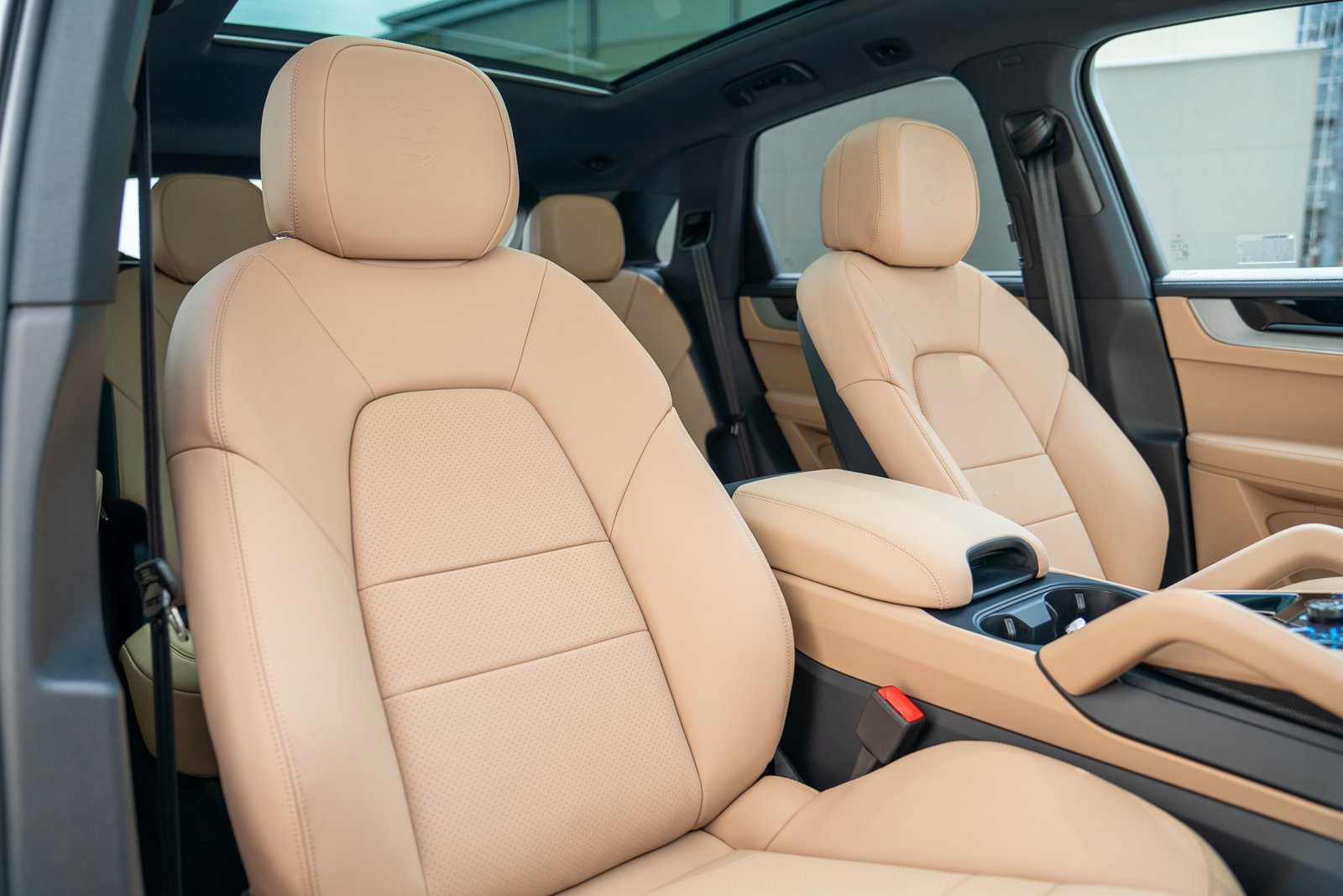 Used 2025 Porsche Cayenne image 24