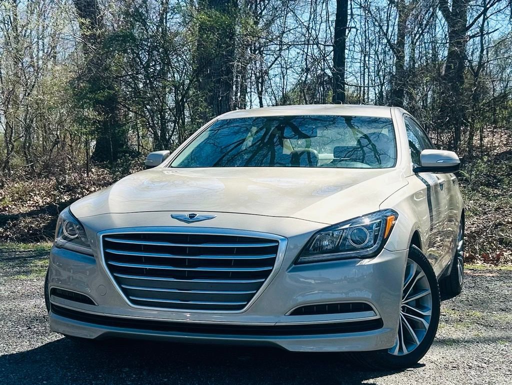 Used 2015 Hyundai Genesis 3.8 image 1