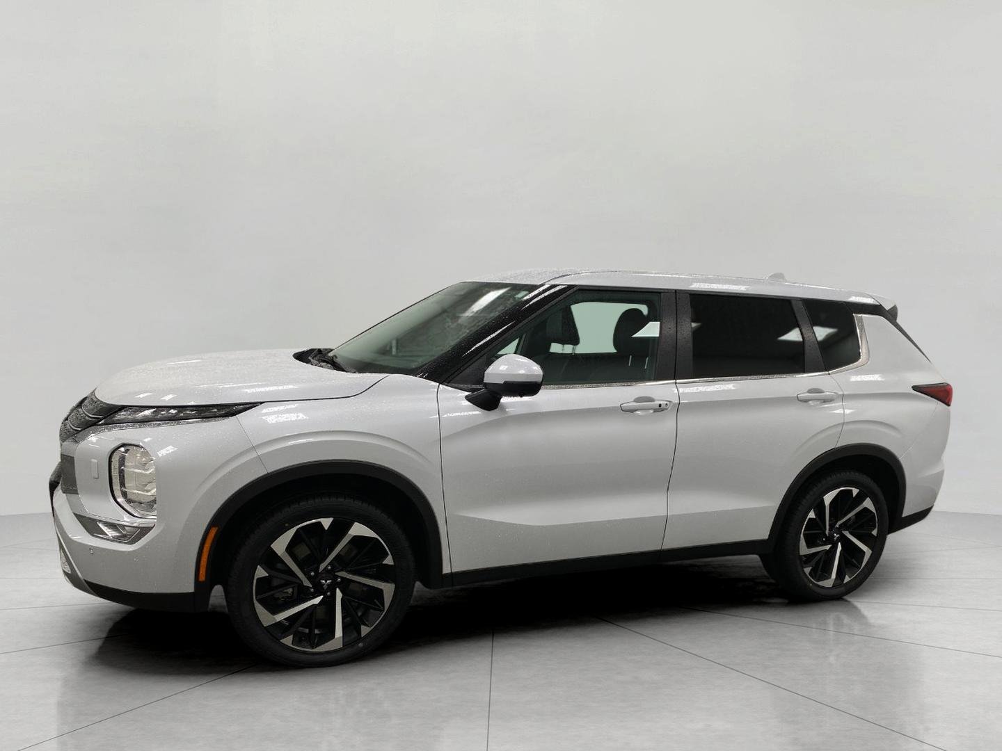 Used 2024 Mitsubishi Outlander AWD image 9