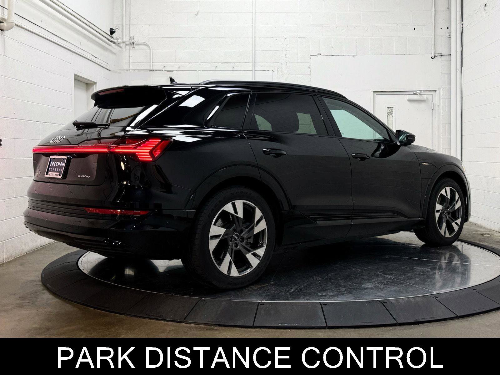 Used 2022 Audi e-tron Premium w/ Convenience Plus Package image 8