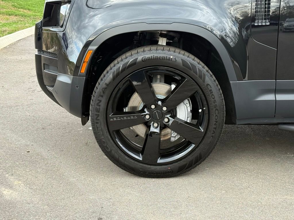 New 2026 Land Rover Defender 110 S image 10