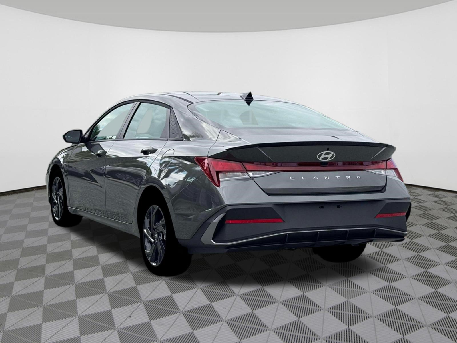 New 2026 Hyundai Elantra SEL Sport FWD image 5