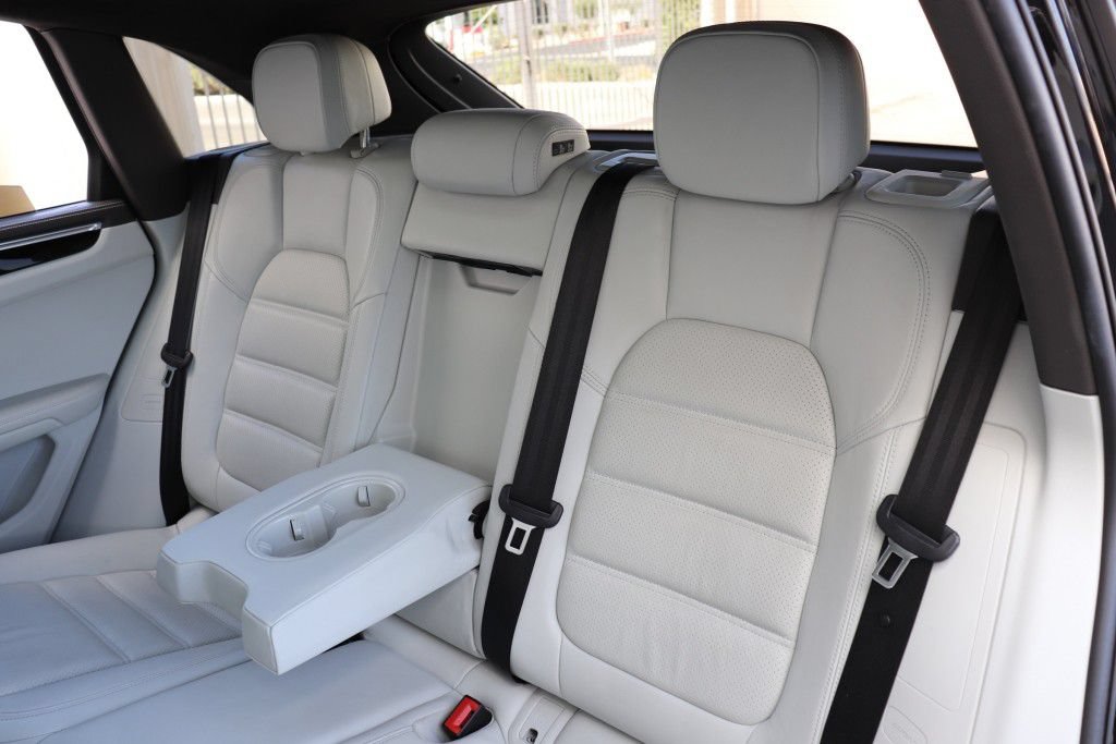 Used 2018 Porsche Macan Turbo AWD/4WD image 20