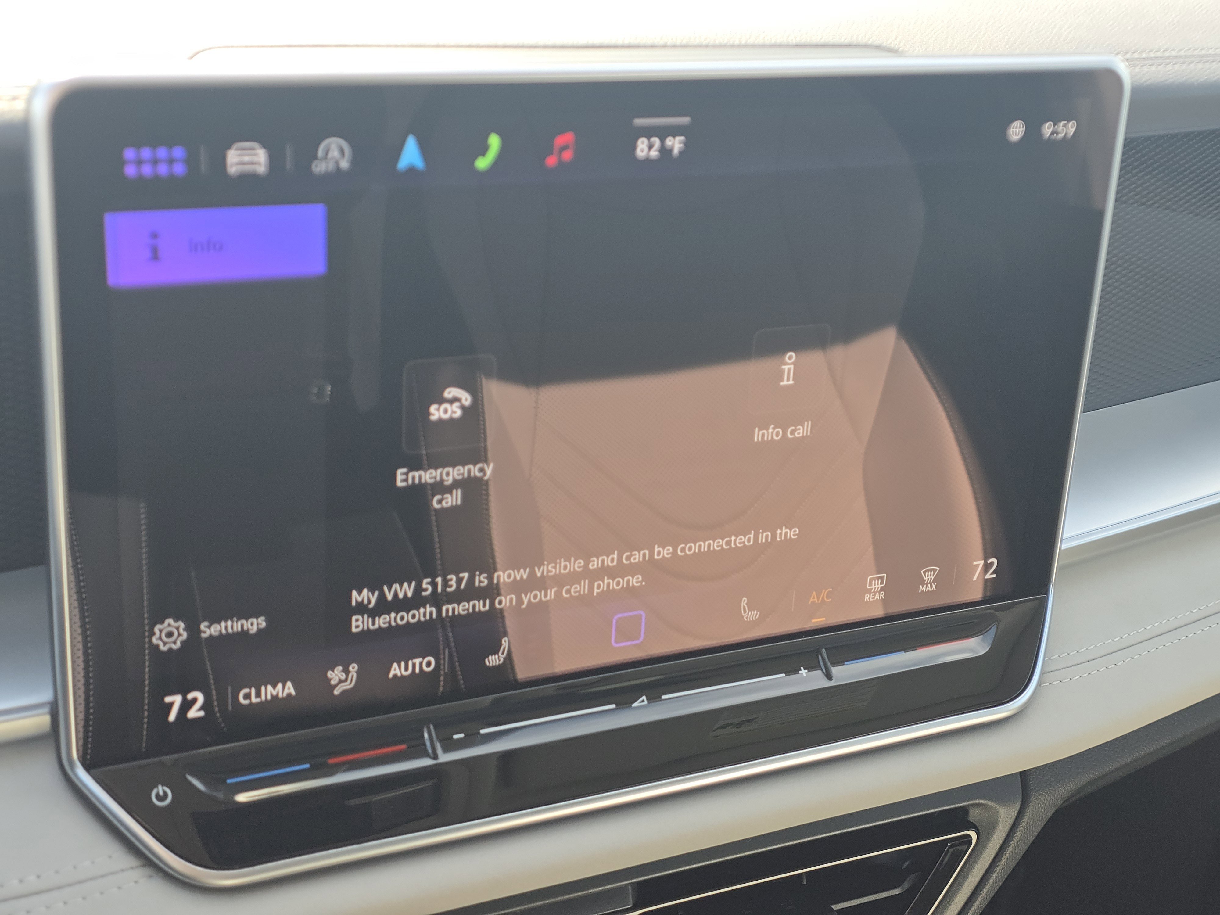 New 2025 Volkswagen Tiguan SE image 12